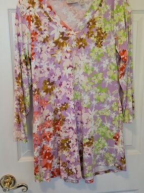 Logo By Lori Goldstein Floral Scoop Neck Long Sleeve Tunic Lavender Multi. XS